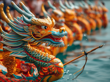 百舸爭(zhēng)流江海闊，千帆競(jìng)發(fā)亂云多。